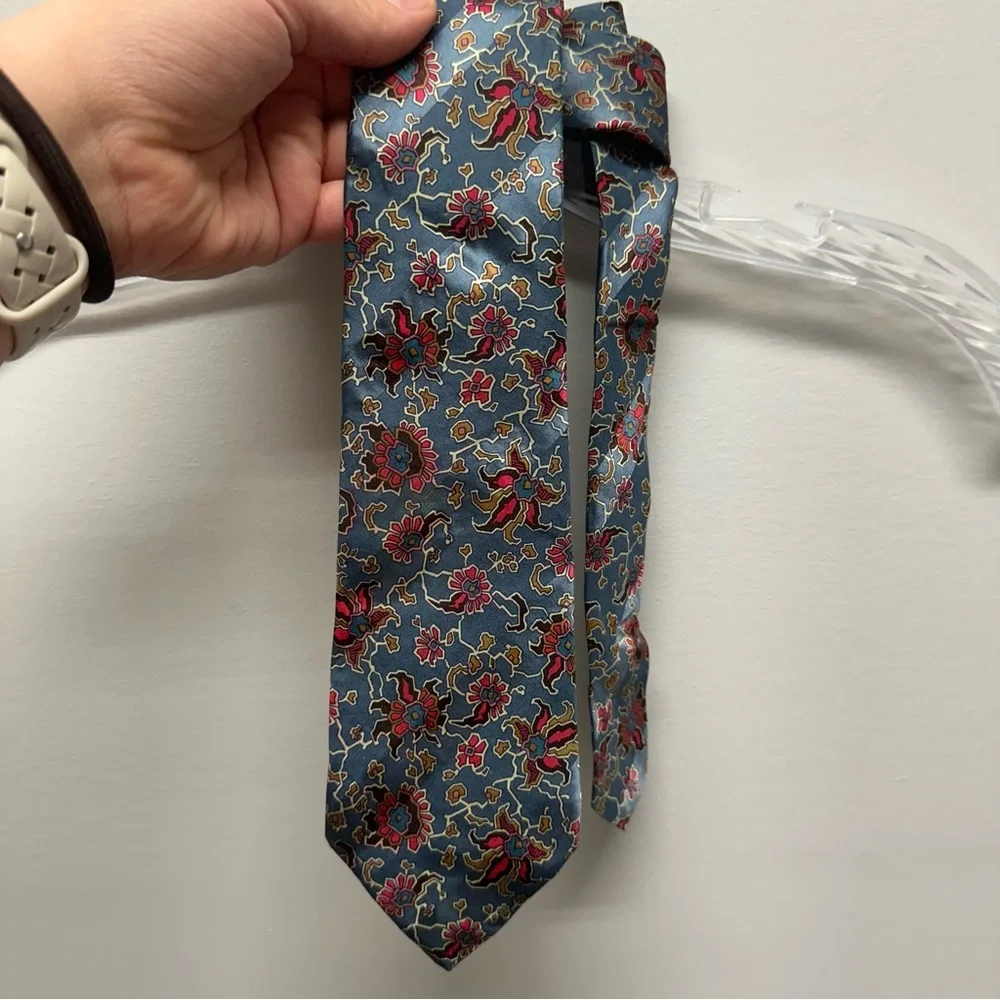 Calvin Klein Tie | Sea Blue with Red Pattern | Diagonal Striped | 100% Silk - Picture 4 of 5